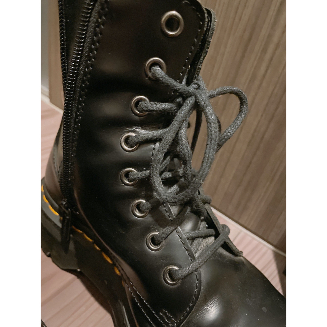 Dr.Martens(ドクターマーチン)のDr.martens Jadon 8ホール レディースの靴/シューズ(ブーツ)の商品写真