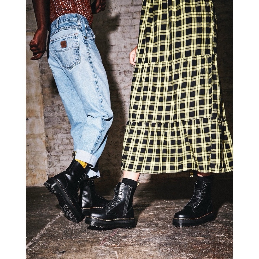 Dr.Martens(ドクターマーチン)のDr.martens Jadon 8ホール レディースの靴/シューズ(ブーツ)の商品写真