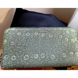 プラダ(PRADA)のPRADA レアルパイソン　財布　未使用(財布)