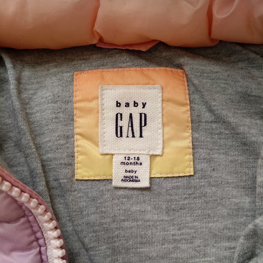 babyGAP(ベビーギャップ)の【 baby gap 】80cm＊くま耳レインボーダウンジャケット キッズ/ベビー/マタニティのベビー服(~85cm)(ジャケット/コート)の商品写真