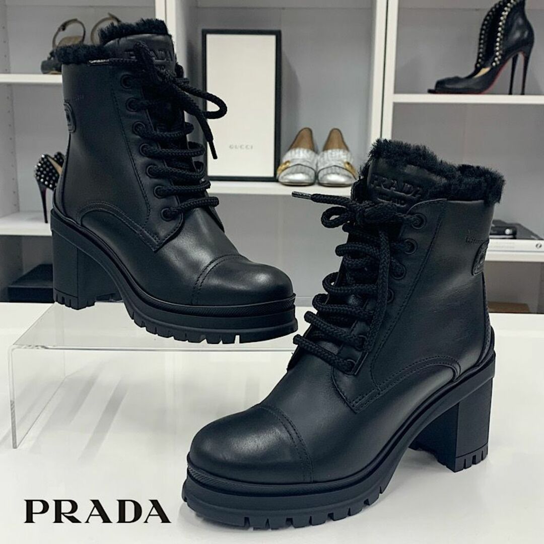 PRADA(プラダ)の8719 未使用 プラダ レザー ロゴ レースアップ ムートンブーツ ブラック レディースの靴/シューズ(ブーツ)の商品写真