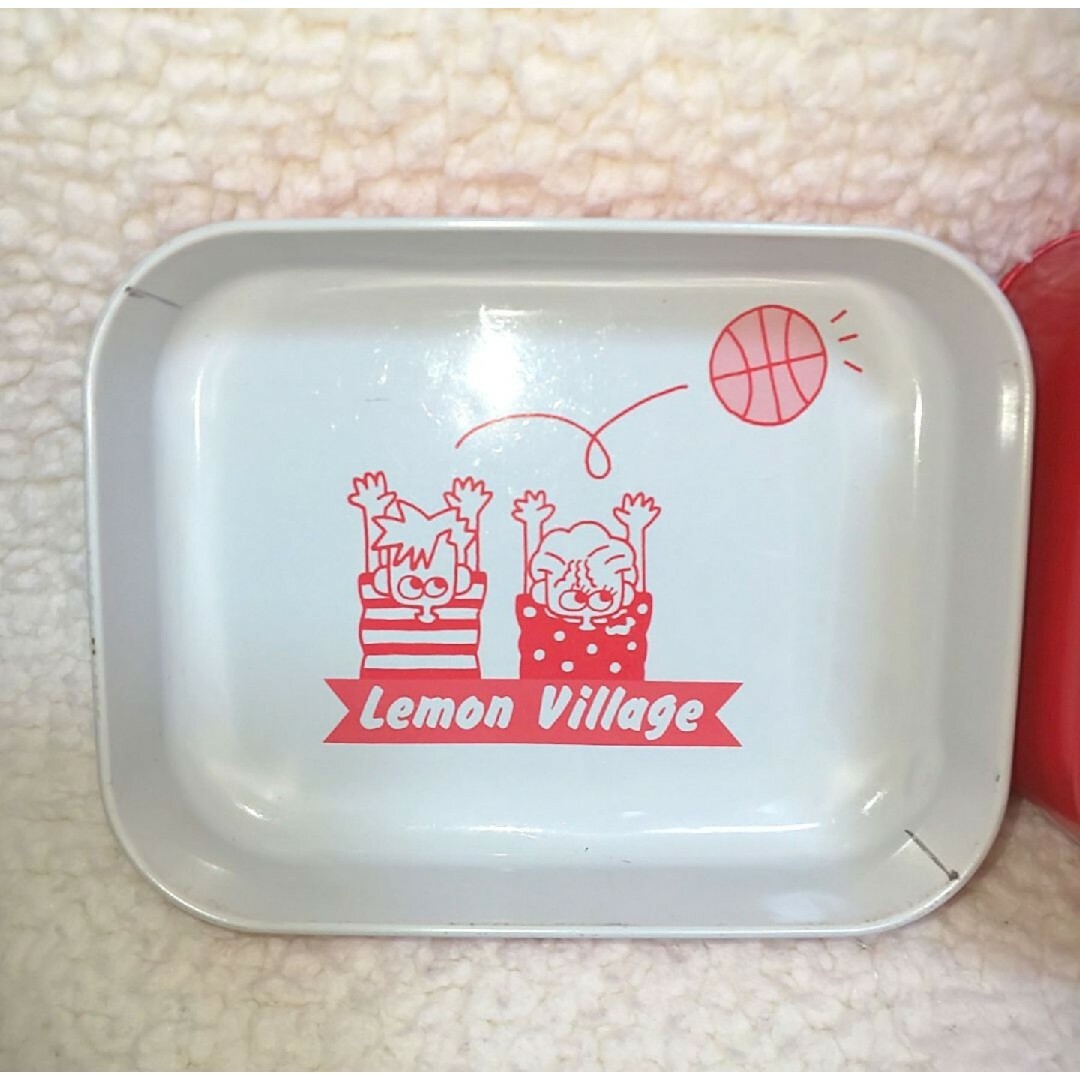 レモンビレッジ Lemon Village 缶BOX 赤【希少・昭和レトロ】の レモンビレッジ Lemon Village 缶BOX 赤【希少・昭和レトロ】の