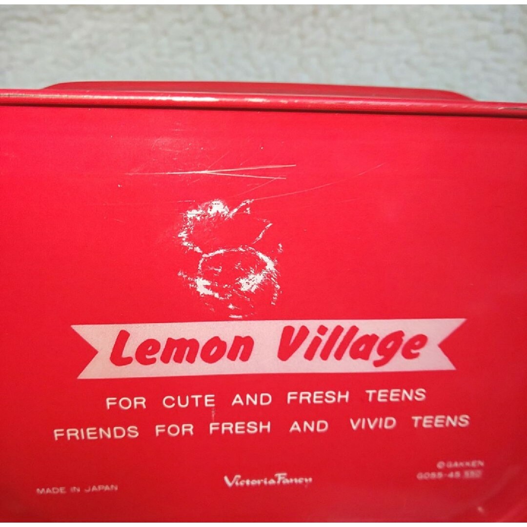 レモンビレッジ Lemon Village 缶BOX 赤【希少・昭和レトロ】の レモンビレッジ Lemon Village 缶BOX 赤【希少・昭和レトロ】の