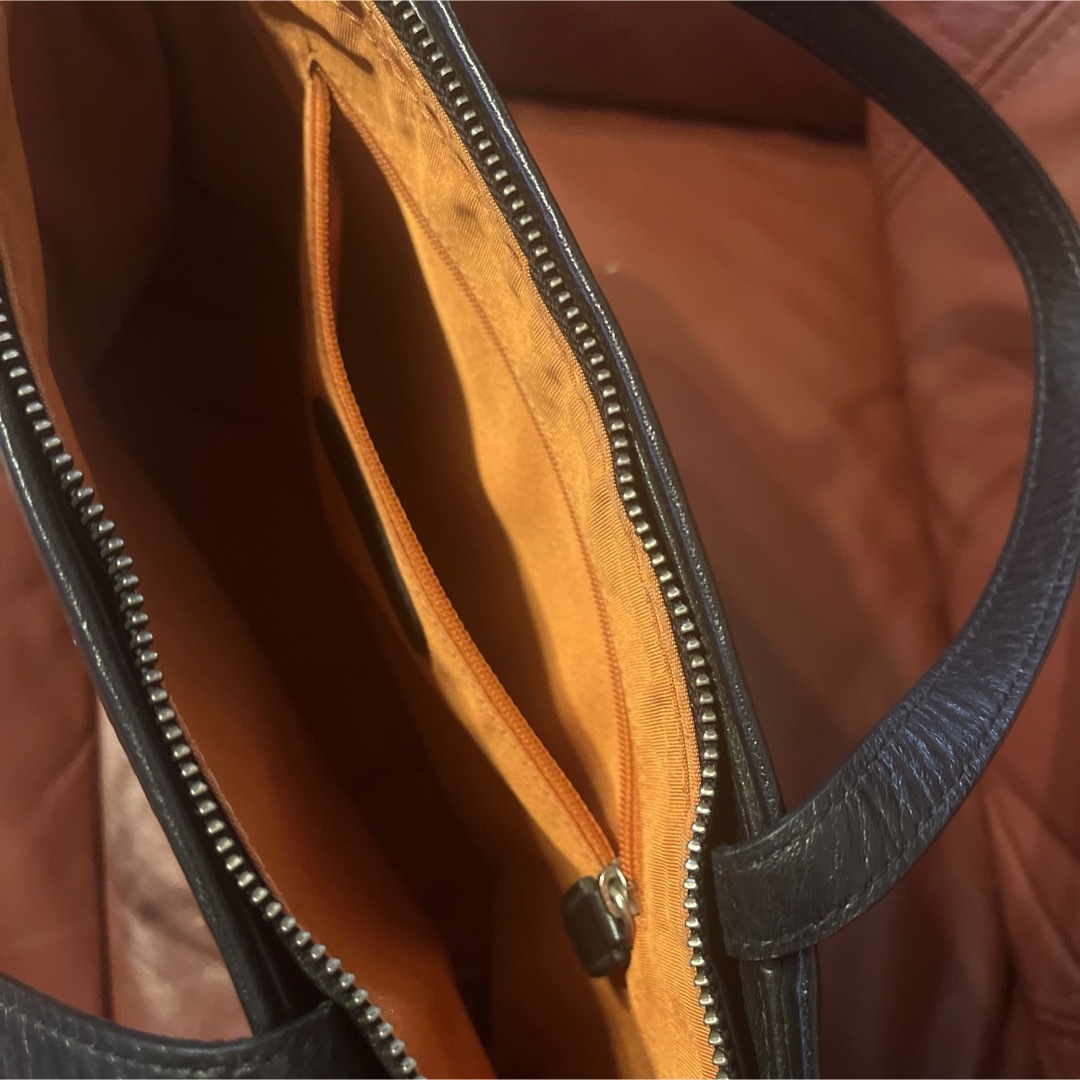 ルタヌア　トート　軽量本革 レディースのバッグ(ハンドバッグ)の商品写真