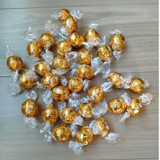 リンツ(Lindt)のリンツリンドールチョコレート ピンク ホワイト 30個(菓子/デザート)