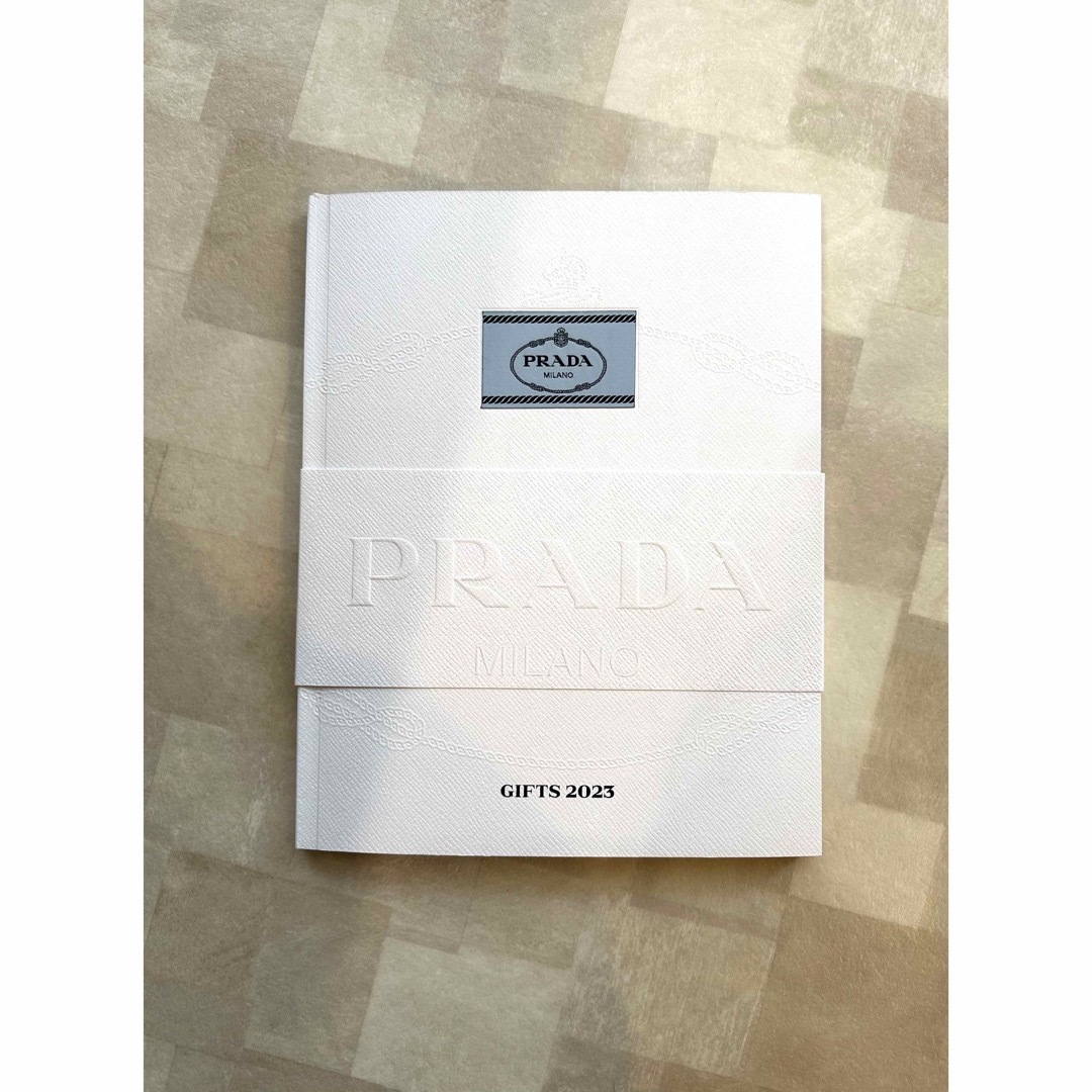 PRADA(プラダ)のPRADA プラダ　2023 ギフトカタログ エンタメ/ホビーの雑誌(ファッション)の商品写真