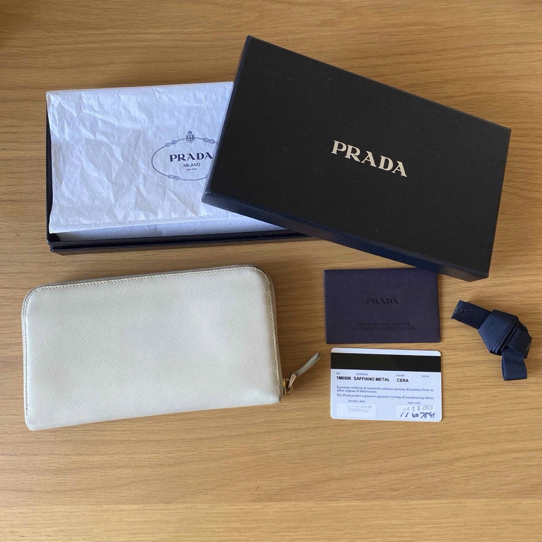 PRADA(プラダ)のPRADA プラダ　サフィアーノレザー ジップアラウンド長財布 レディースのファッション小物(財布)の商品写真