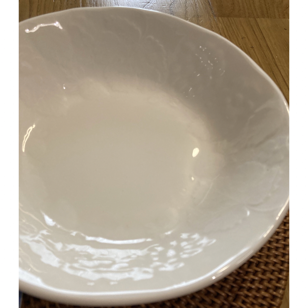 WEDGWOOD(ウェッジウッド)の新品未使用品　WEDGWOOD STRAWBERRY & VINE 白皿 インテリア/住まい/日用品のキッチン/食器(食器)の商品写真