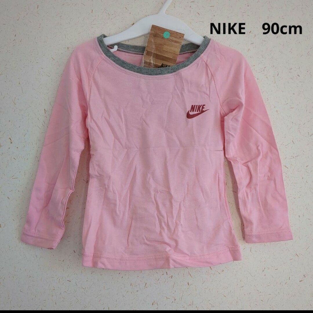 NIKE(ナイキ)のNIKE　長袖Tシャツ　90cm キッズ/ベビー/マタニティのキッズ服女の子用(90cm~)(Tシャツ/カットソー)の商品写真