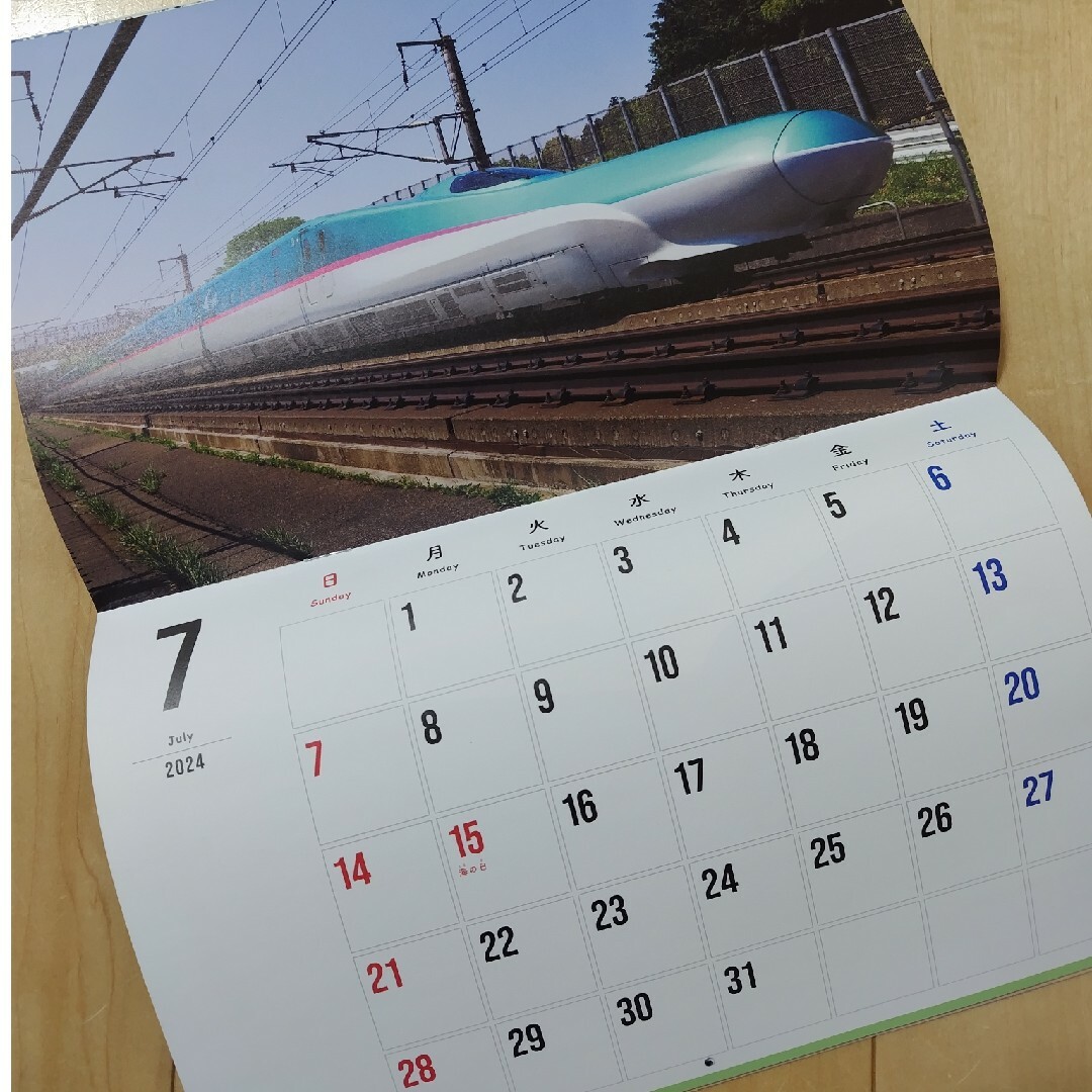 鉄おも！2024カレンダー　新幹線カレンダー インテリア/住まい/日用品の文房具(カレンダー/スケジュール)の商品写真