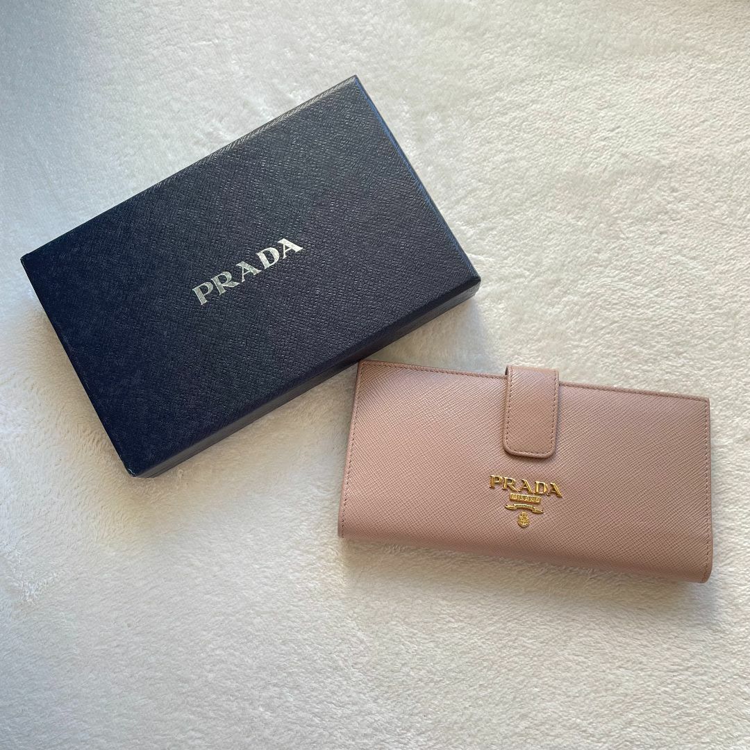 PRADA(プラダ)のプラダ Prada サフィアーノ レザー 長財布 ピンクベージュ レディースのファッション小物(財布)の商品写真