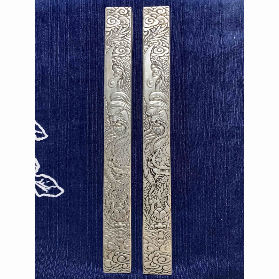 中国美術 時代物 文鎮 閱云長 足銀在銘 古玩 裏に刻印 文 中国美術 時代物 文鎮 閱云長 足銀在銘 古玩 裏に刻印 文