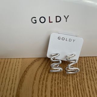 ゴールディ(GOLDY)のGOLDY イヤリング　［新品］(イヤリング)