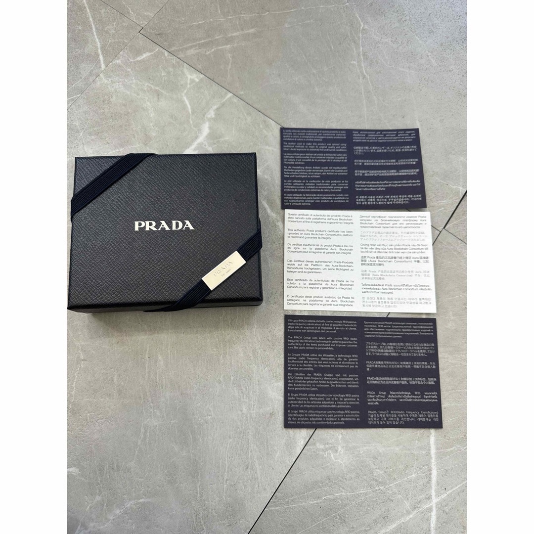 PRADA(プラダ)のプラダ　PRADA 空箱　箱　ギフト　保管箱　保存箱 レディースのバッグ(ショップ袋)の商品写真