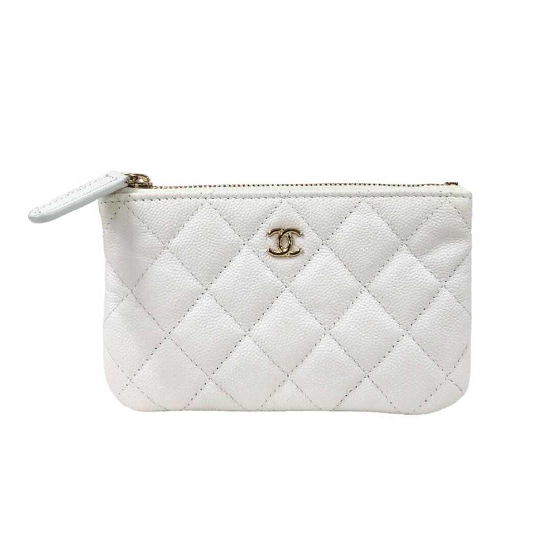 CHANEL(シャネル)の　シャネル CHANEL クラシック ミニポーチ A82365 28番台 ホワイト ゴールド金具 ソフトキャビアスキン レディース ポーチ レディースのファッション小物(ポーチ)の商品写真