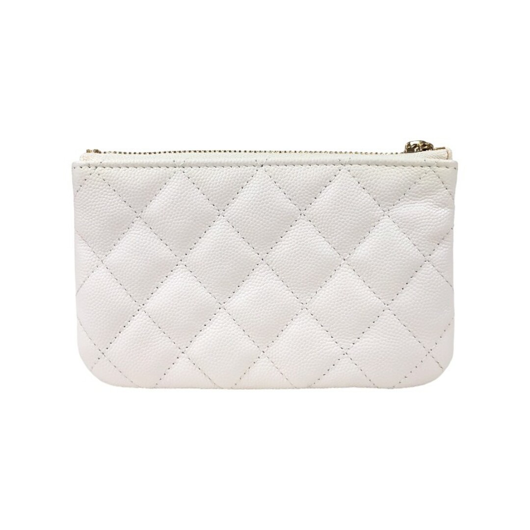 CHANEL(シャネル)の　シャネル CHANEL クラシック ミニポーチ A82365 28番台 ホワイト ゴールド金具 ソフトキャビアスキン レディース ポーチ レディースのファッション小物(ポーチ)の商品写真