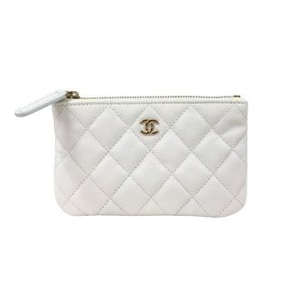 シャネル(CHANEL)の　シャネル CHANEL クラシック ミニポーチ A82365 28番台 ホワイト ゴールド金具 ソフトキャビアスキン レディース ポーチ(ポーチ)