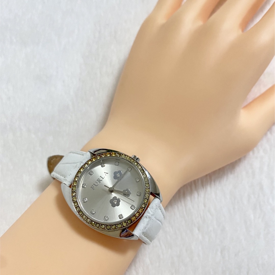Furla(フルラ)のFURLA フルラ QZ ストーンベゼル 石付 ラウンド シルバー文字盤 レディースのファッション小物(腕時計)の商品写真