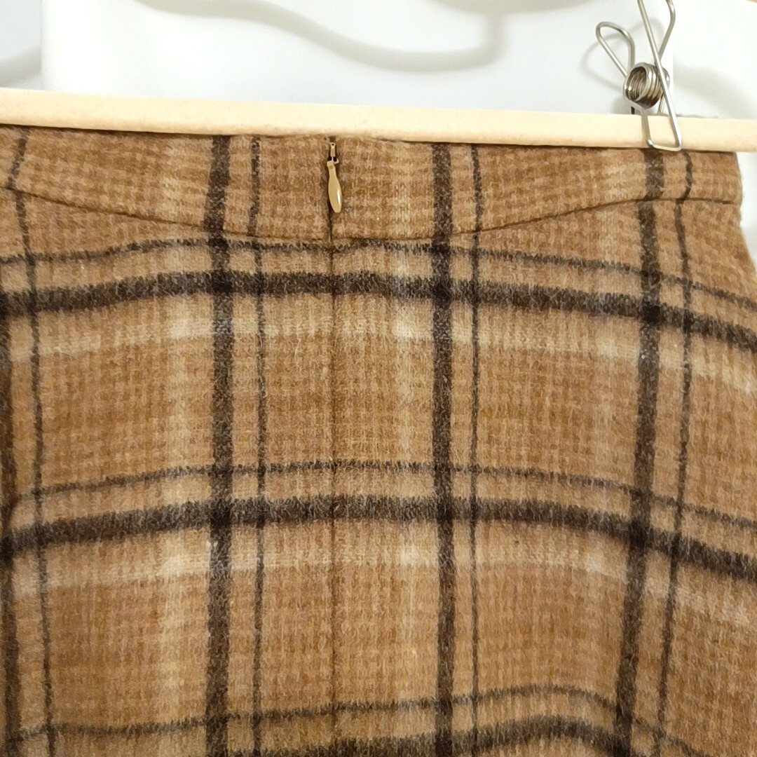 NATURAL BEAUTY BASIC(ナチュラルビューティーベーシック)の〈新品タグ無し〉ナチュラルビューティーベーシックチェックロングスカート　ブラウン レディースのスカート(ロングスカート)の商品写真