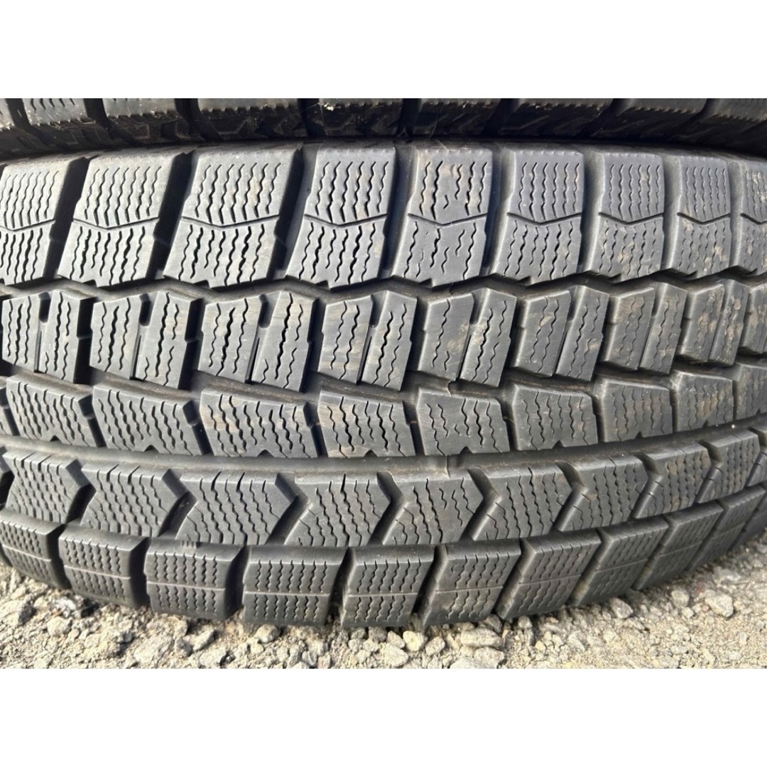 DUNLOP(ダンロップ)のちゃんたれ様専用　DUNLOP 195/65R15 22年製　スタッドレスタイヤ 自動車/バイクの自動車(タイヤ)の商品写真