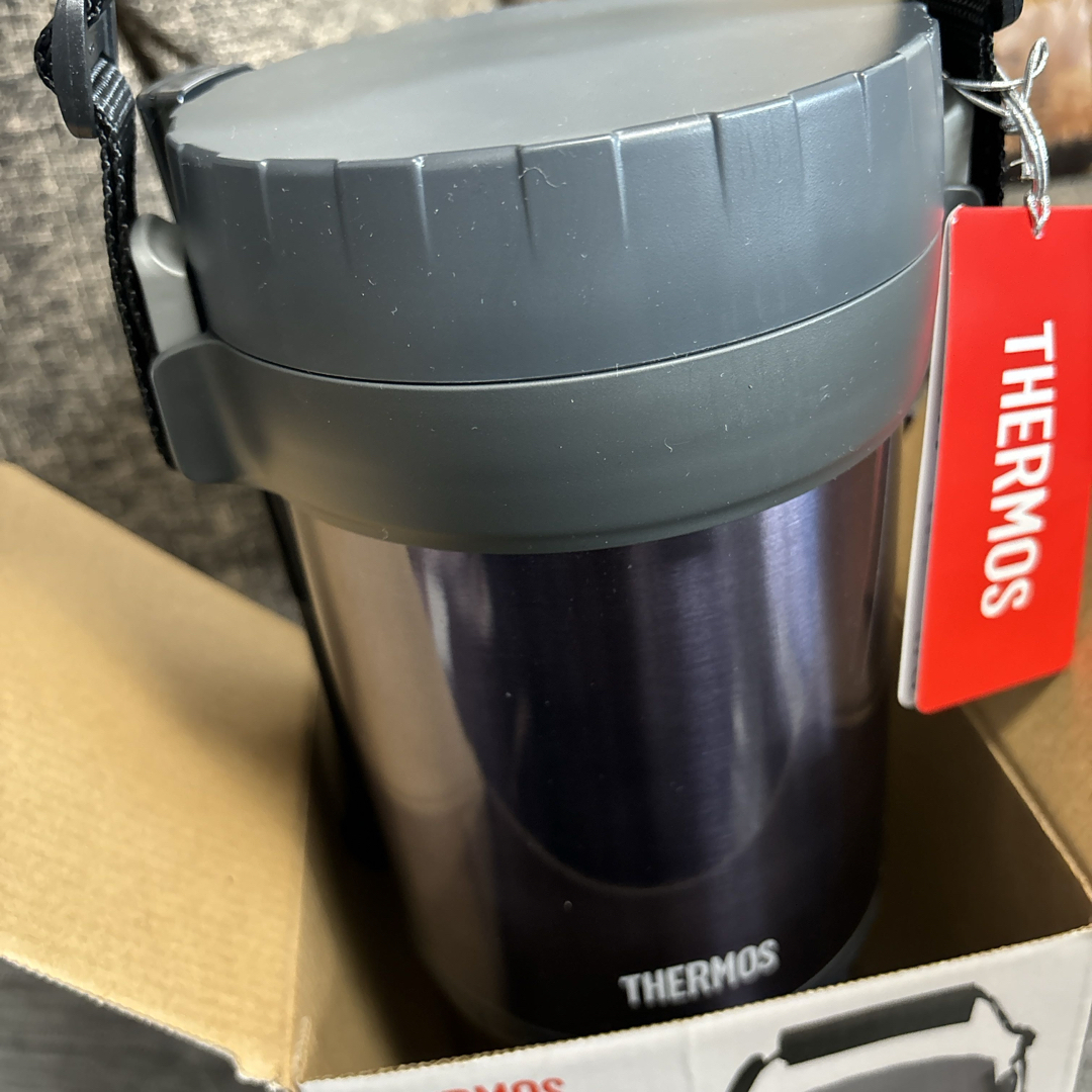 THERMOS(サーモス)のtoriemon様ご検討中商品！ステンレスランチジャー JBG-1801  インテリア/住まい/日用品のキッチン/食器(弁当用品)の商品写真