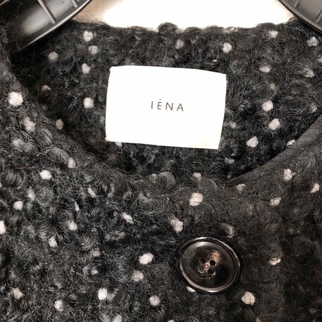 IENA(イエナ)の今期　IENA ドットアストラカンクルーネックコート　36　イエナ　水玉　黒　 レディースのジャケット/アウター(ノーカラージャケット)の商品写真