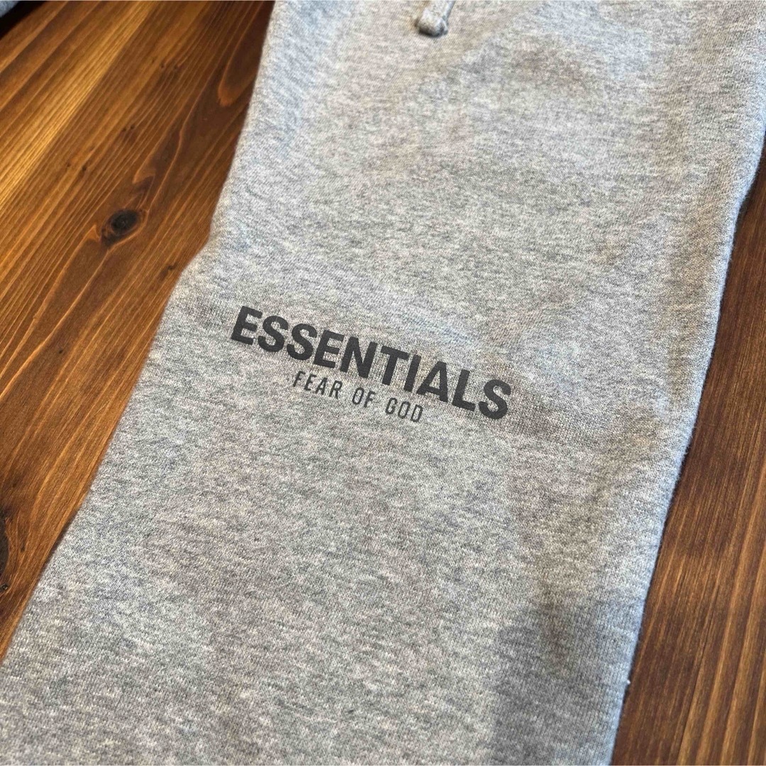 FEAR OF GOD(フィアオブゴッド)のESSENTIALS エッセンシャルズ スウェットパンツ ヘザーグレー メンズのパンツ(その他)の商品写真