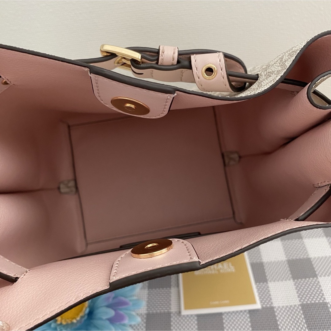Michael Kors(マイケルコース)の新品☆MICHAEL KORS ピンク シグネチャー  ショルダーバッグ レディースのバッグ(ショルダーバッグ)の商品写真