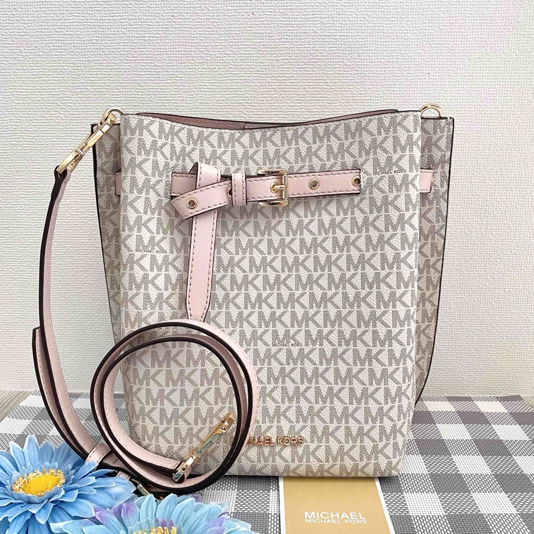 Michael Kors(マイケルコース)の新品☆MICHAEL KORS ピンク シグネチャー  ショルダーバッグ レディースのバッグ(ショルダーバッグ)の商品写真