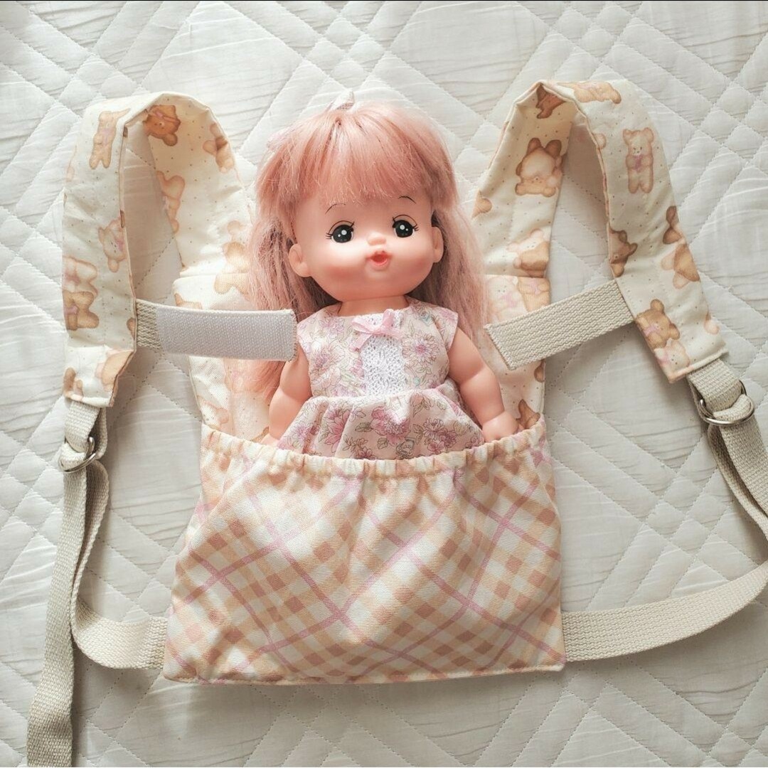 くまさん柄*メルちゃん抱っこ紐 ハンドメイドのキッズ/ベビー(外出用品)の商品写真