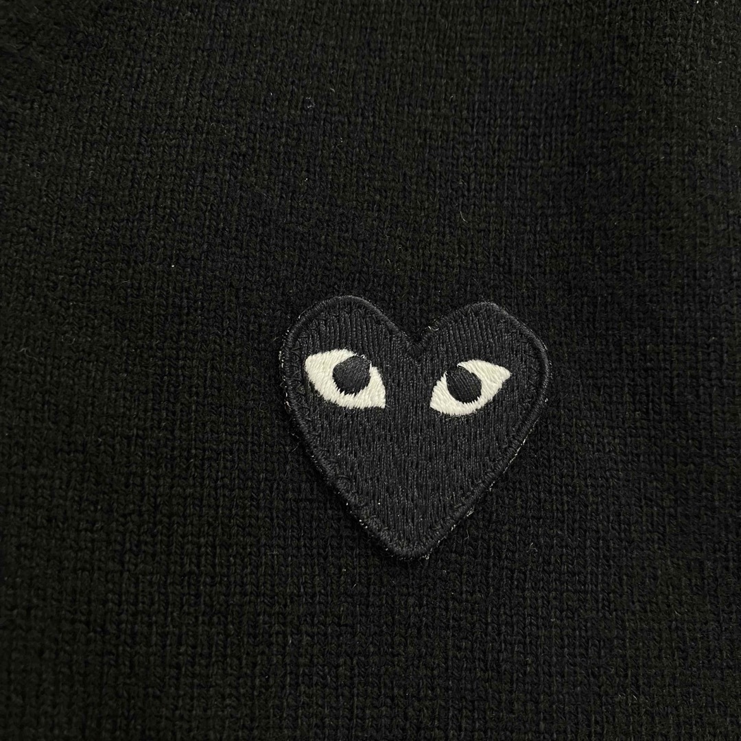 COMME des GARCONS(コムデギャルソン)のプレイ コムデギャルソン 長袖 ニット セーター 黒 Vネック M メンズのトップス(ニット/セーター)の商品写真