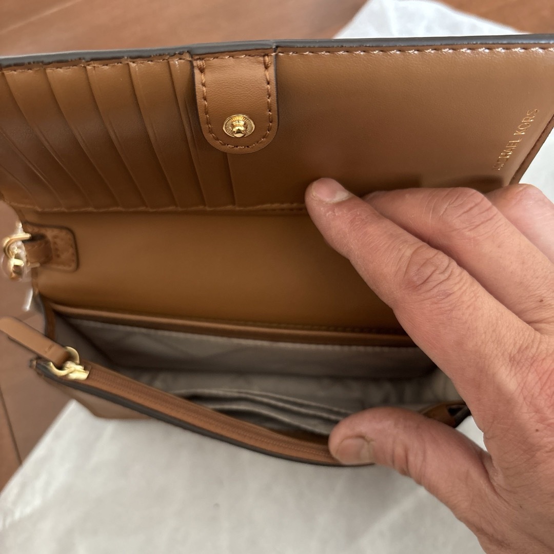 Michael Kors(マイケルコース)のMICHAEL KORS ショルダーマイケルコース 財布 レディースのファッション小物(財布)の商品写真