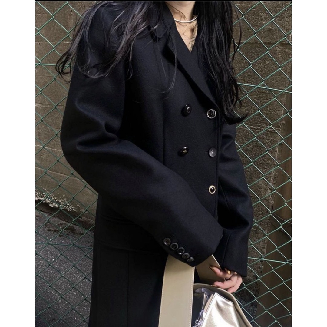 Ameri VINTAGE(アメリヴィンテージ)のWAIST SHAPE ASSORT BUTTON COAT レディースのジャケット/アウター(ロングコート)の商品写真