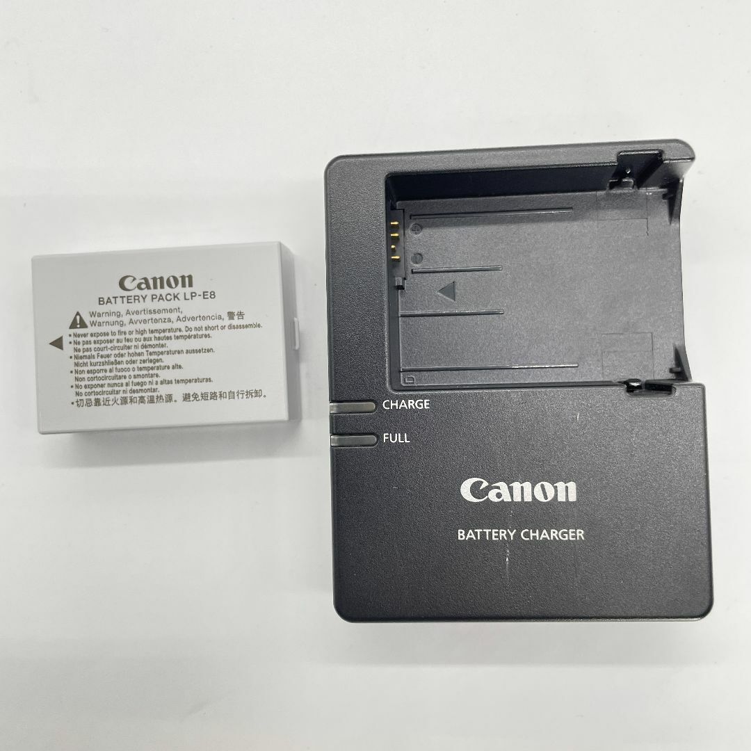 Canon(キヤノン)のCANON バッテリー　LP-E8　バッテリーチャージャー　LC-E8 スマホ/家電/カメラのカメラ(その他)の商品写真