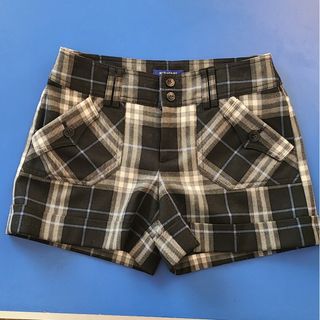 バーバリーブルーレーベル(BURBERRY BLUE LABEL)のバーバリー・ブルーレーベル　ショートパンツ　黒系ノバチェック(ショートパンツ)