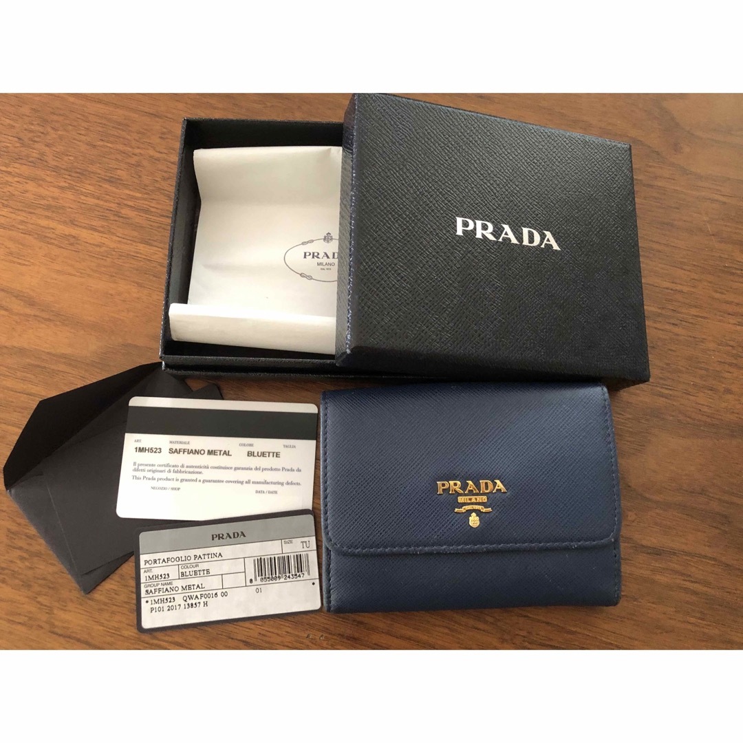 PRADA(プラダ)のPRADA 正規品 SAFFIANO METAL 財布 二つ折 ネイビー レディースのファッション小物(財布)の商品写真