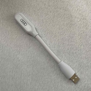 アウディ(AUDI)のアウディ　非売品　USBデスクライト(PC周辺機器)