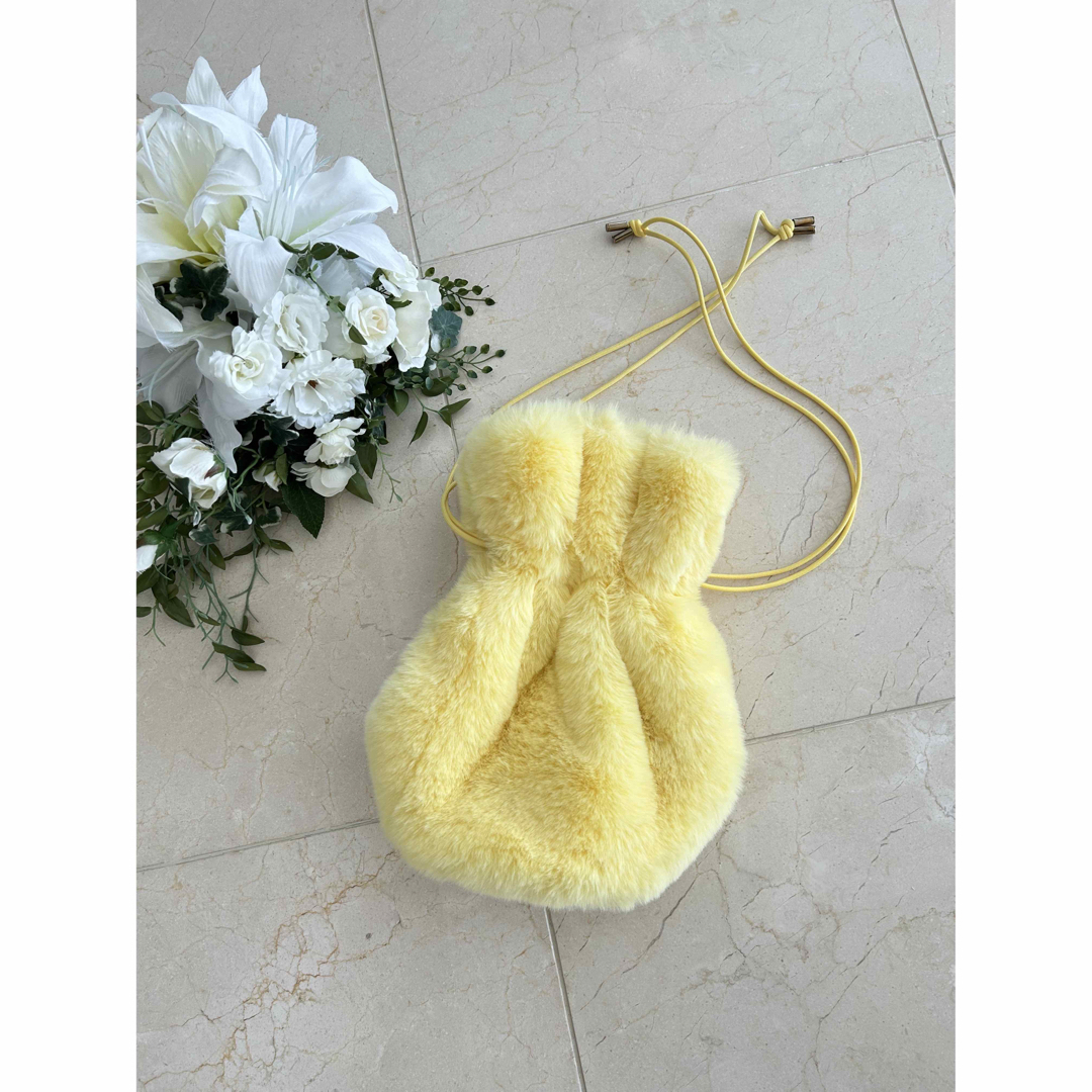 Drawer(ドゥロワー)の【極美品】CLOUDY♡ Eco Fur Drawstring Bag♡ レディースのバッグ(ショルダーバッグ)の商品写真