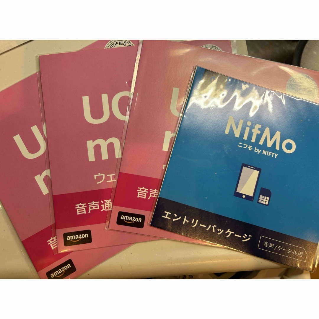 UQ Communications(ユーキューコニュニケーションズ)のNifMo 1個+UQ mobile 3個　エントリーパッケージ スマホ/家電/カメラのスマートフォン/携帯電話(その他)の商品写真