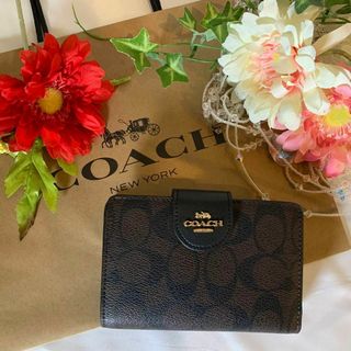 コーチ(COACH)のCOACH コーチ 二つ折り財布 ブラウン ブラック ボタンロゴ(財布)