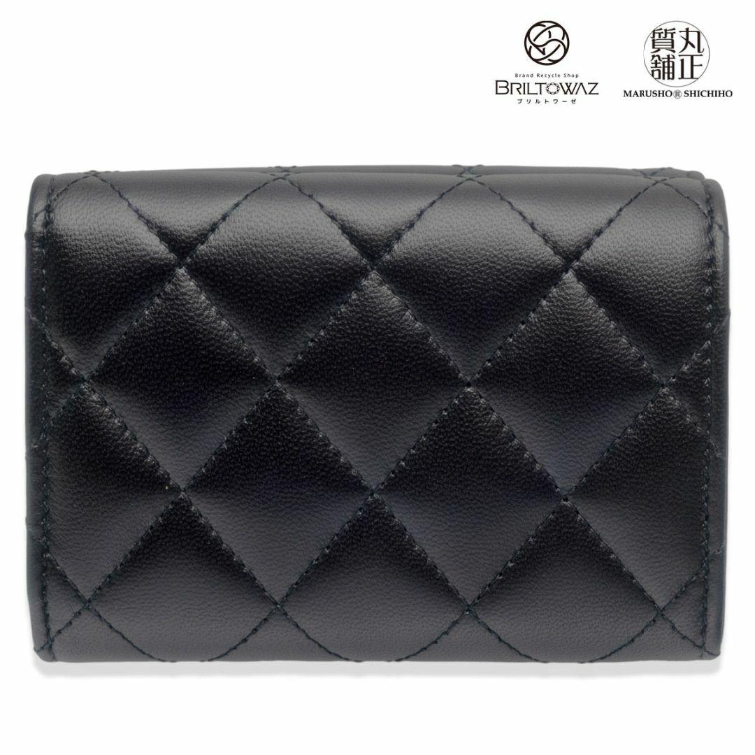 CHANEL(シャネル)の(直営買付)シャネル 24C 2024クルーズ ココスター スモールフラップウォレット AP3725 ブラック ラムスキン 限定 コンパクト財布 三つ折り ミニ 財布 CHANEL 黒【新品】【未使用】【ブリルトワーゼ】【丸正質舗】【質屋】(M212136h) レディースのファッション小物(財布)の商品写真