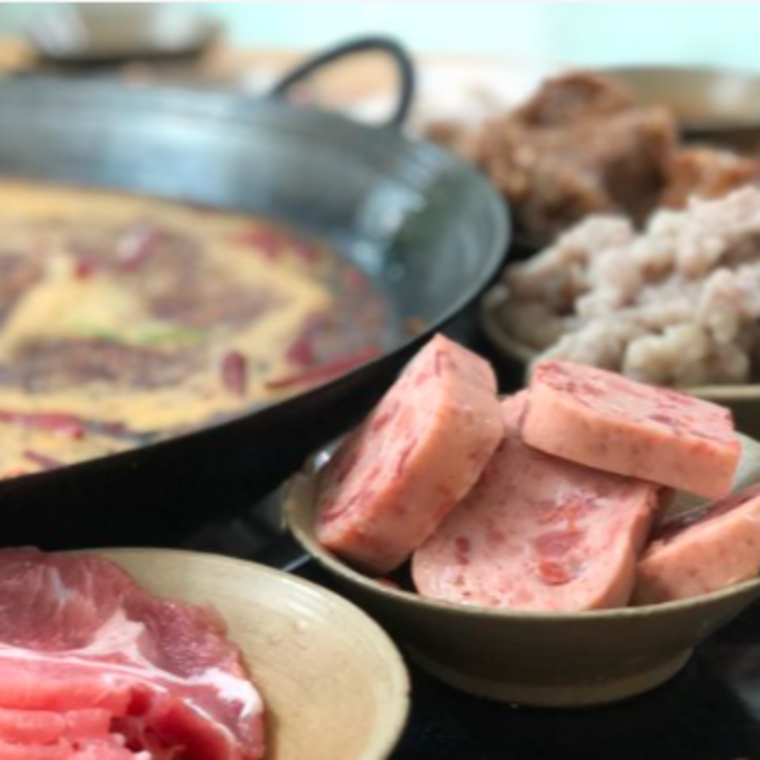 中国火鍋かかせないの食材　6個　ランチョンミート 味付け豚肉 食品/飲料/酒の食品(肉)の商品写真