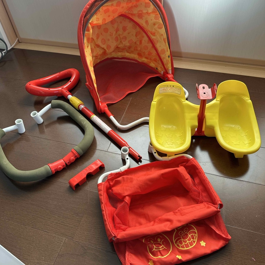 アンパンマン三輪車のサンシェード、カゴ、手押し棒の通販 by アンパンマン三輪車のサンシェード、カゴ、手押し棒の通販 by