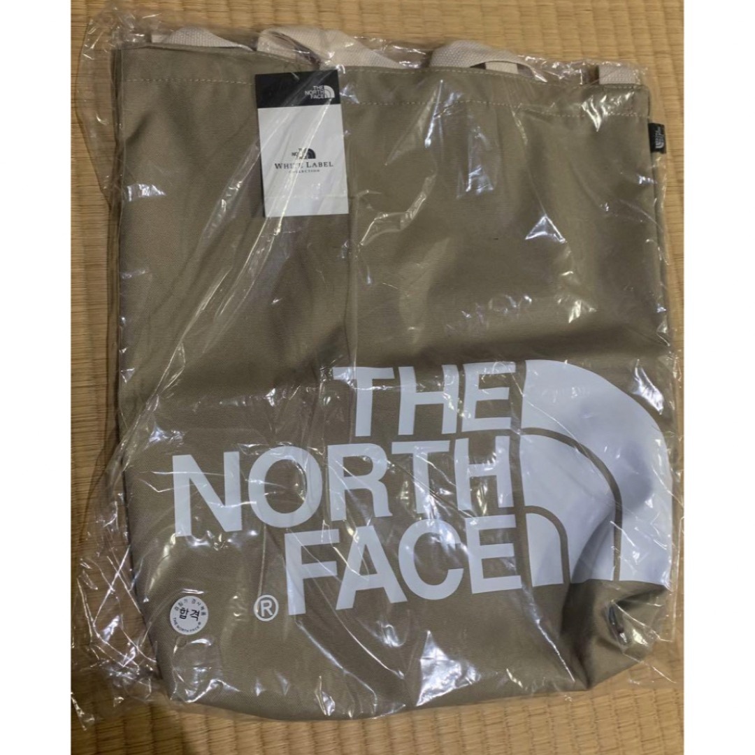 THE NORTH FACE(ザノースフェイス)の韓国ノースフェイス2wayショルダーバッグビッグロゴトートバッグA4ベージュ レディースのバッグ(ショルダーバッグ)の商品写真