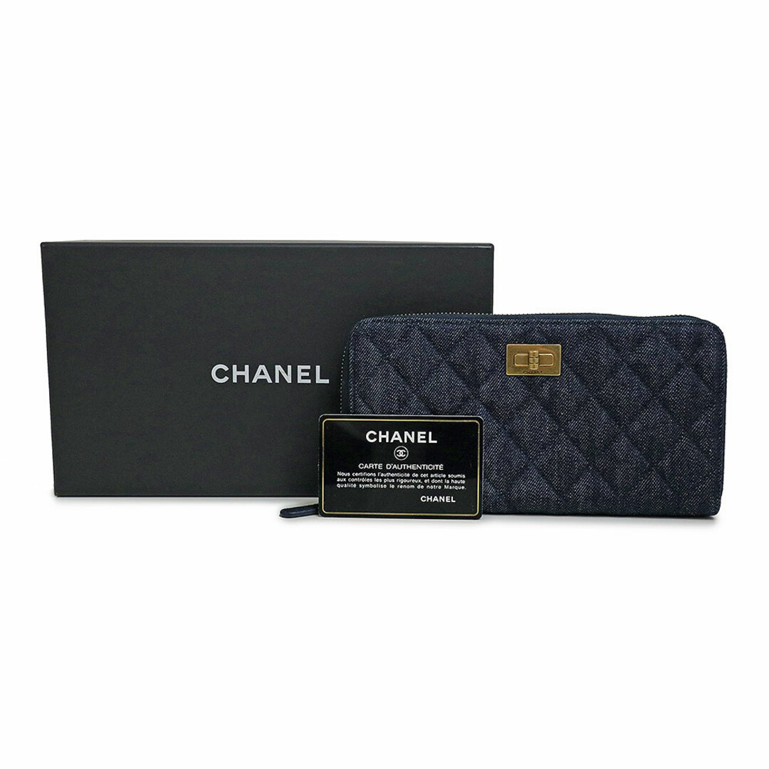 CHANEL(シャネル)のシャネル 2.55 マトラッセ ラウンドファスナー ジップ 長財布 デニム ブルー 青 ゴールド金具 A69207 箱付 CHANEL（未使用　展示品） レディースのファッション小物(財布)の商品写真