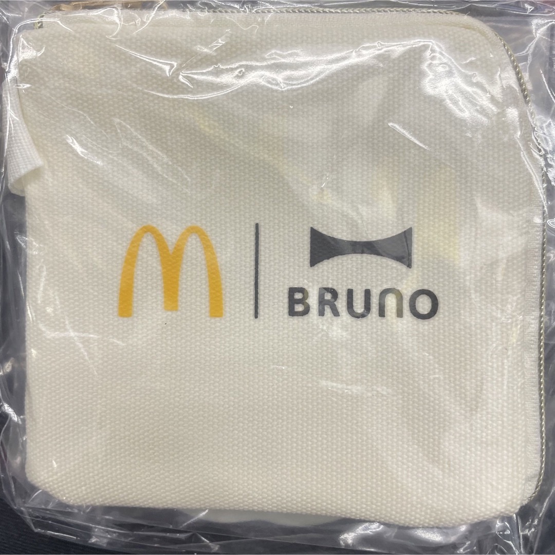 BRUNO(ブルーノ)のマクドナルド　2024 福袋　ポーチ エンタメ/ホビーのコレクション(ノベルティグッズ)の商品写真