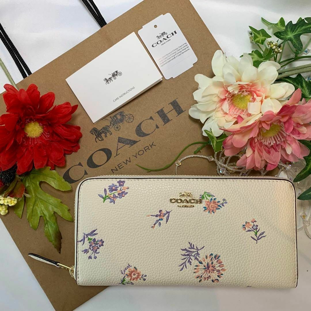 COACH(コーチ)のCOACH コーチ 長財布 ホワイト 花柄 フラワー プリント レディースのファッション小物(財布)の商品写真