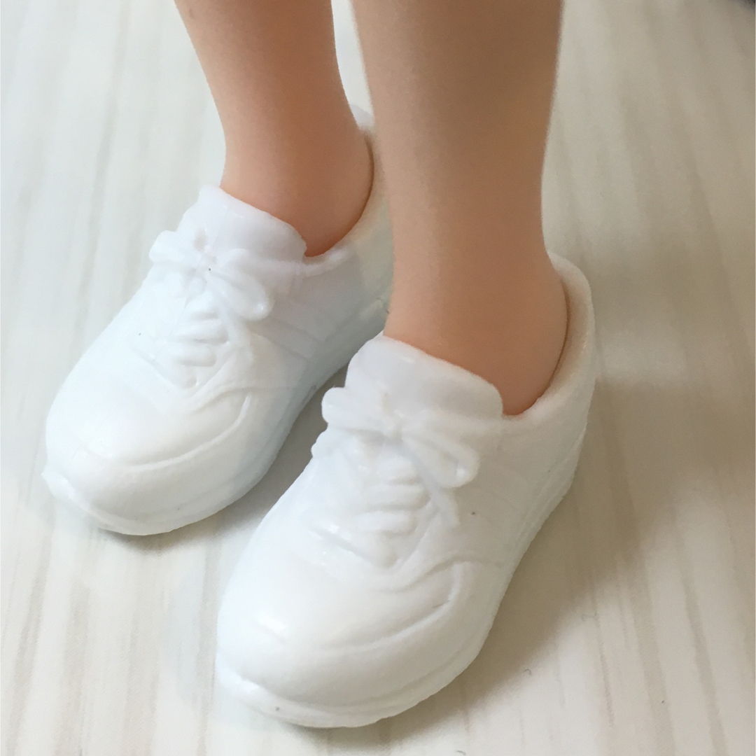 1/6ドール用靴 スニーカー リカちゃん ブライス(白) ハンドメイドのぬいぐるみ/人形(人形)の商品写真