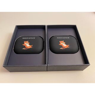 メゾンキツネ(MAISON KITSUNE')の【2点セット】メゾンキツネ Chillax Fox AirPods Proケース(モバイルケース/カバー)