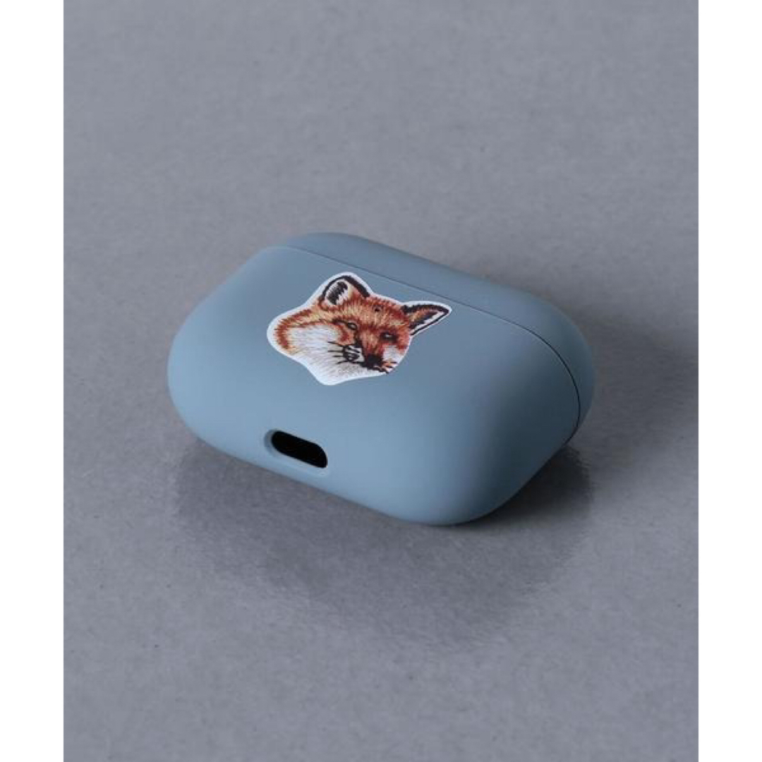 MAISON KITSUNE'(メゾンキツネ)のメゾンキツネ AirPods Pro ケース (グレー) スマホ/家電/カメラのスマホアクセサリー(モバイルケース/カバー)の商品写真